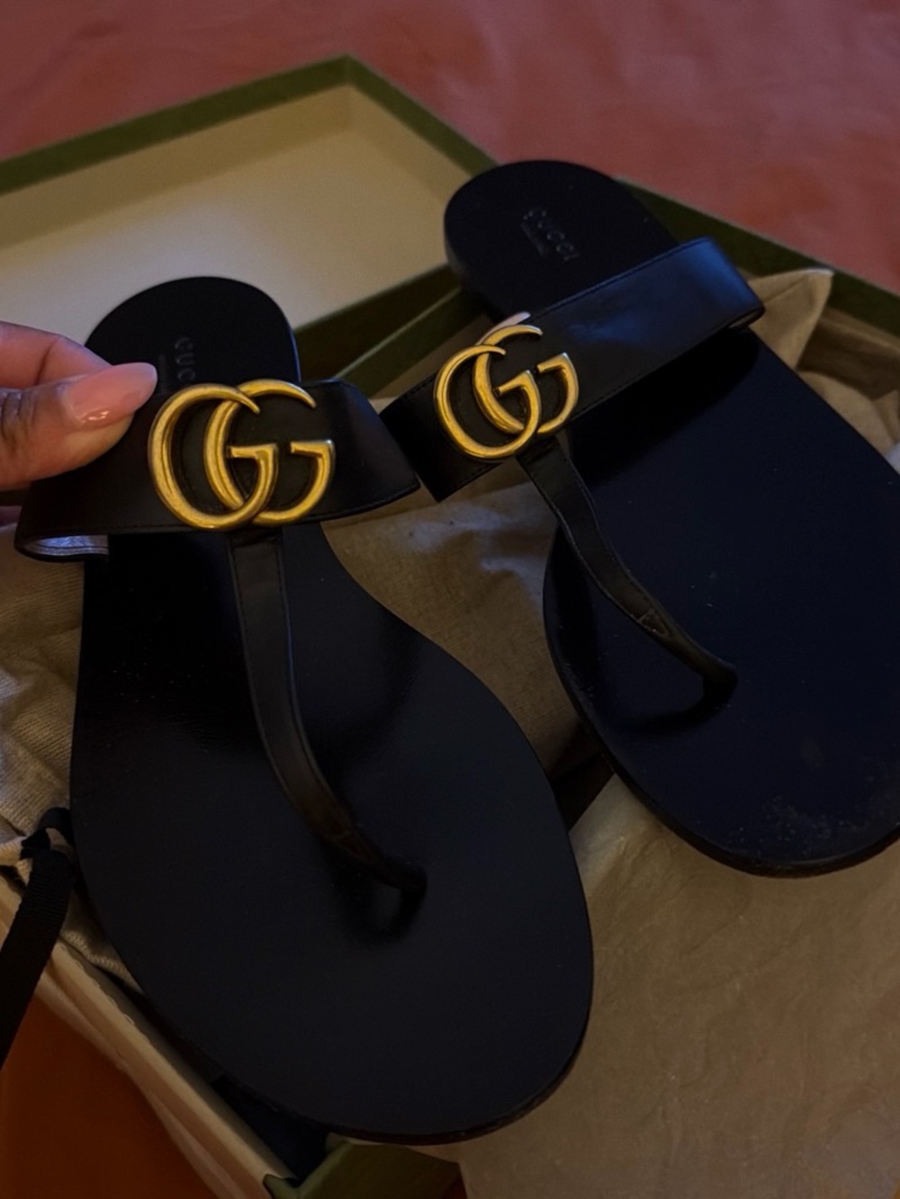 Gucci Black Leather Thong Sandals with Gold Double G